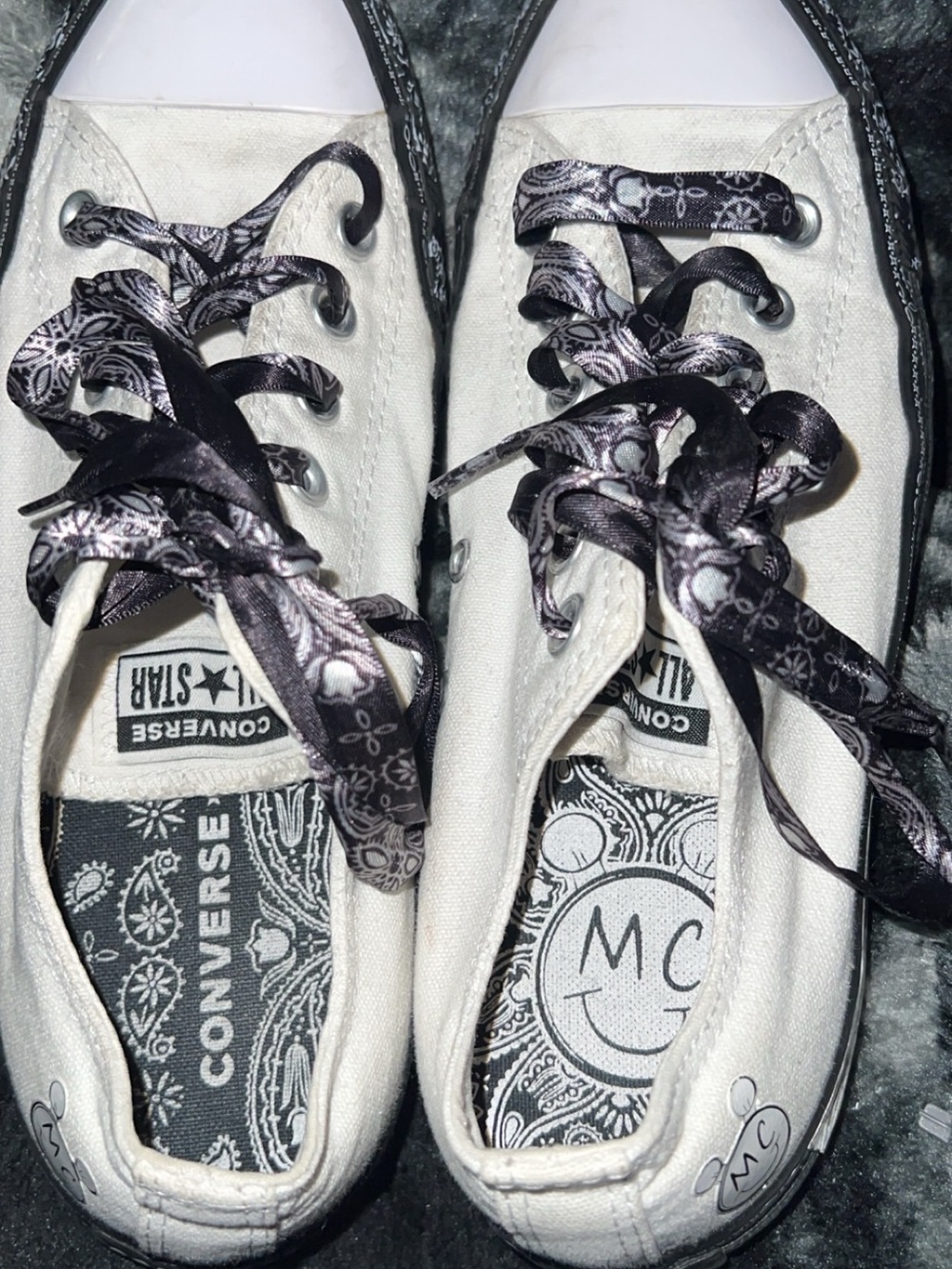 Converse men's  White Low Top Sneakers with Black Patterned Ribbon Laces